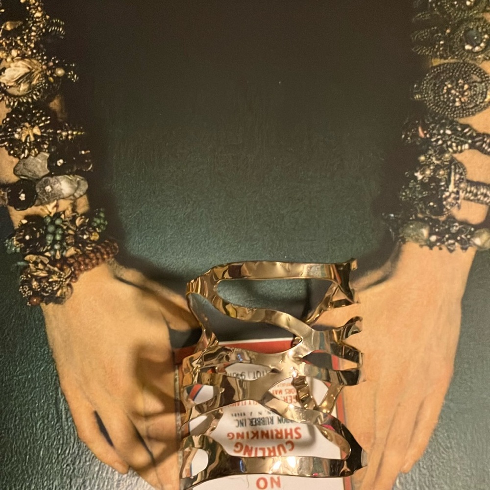Beautiful, gold vintage bracelet.